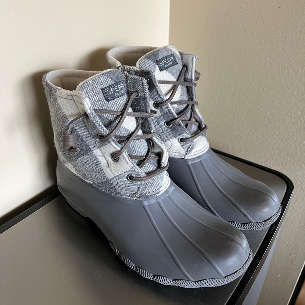Sperry Women's Plaid and Gray Winter Boots
